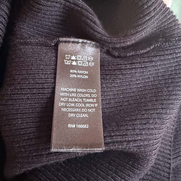 House of Harlow 1960 Black Ribbed Knit Tank Top with Crochet Trim - Picture 4 of 4